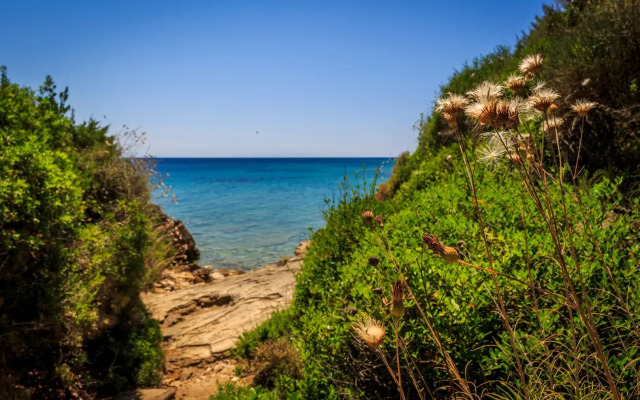 Porto Gerakas Villas & Apartments