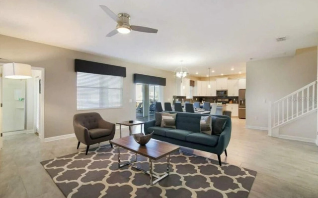 8912 Amazing Spacious Home