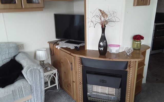 3 bed Caravan Suzie 1,10 Mins From Beach Suzie 1