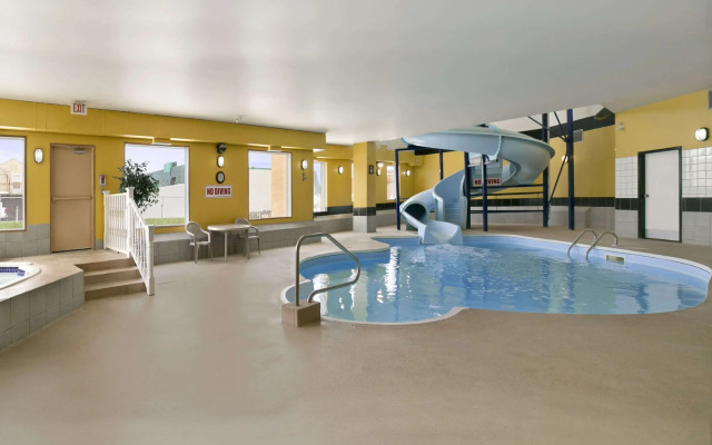Travelodge by Wyndham Valleyfair Shakopee