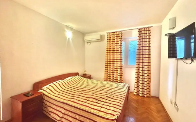 The Four Fish Apartments