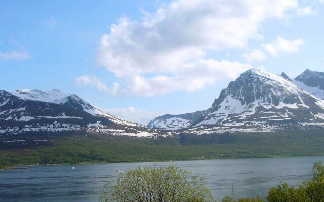 5 Person Holiday Home In Straumsbukta