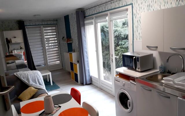 Studio in Saint-apollinaire, With Shared Pool, Enclosed Garden and Wifi