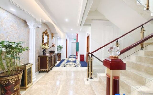 Ruisli Holiday Hotel (Hechi Vocational Education Center Branch)