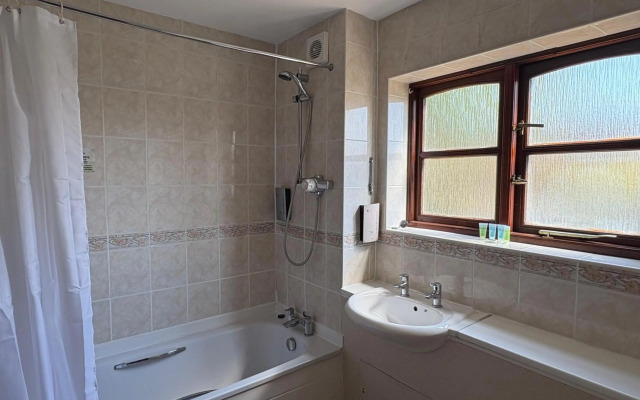 Tollgate Hotel And Leisure