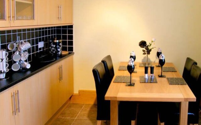 Ymwlch Bach Farmhouse