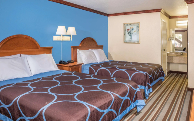 Super 8 by Wyndham San Marcos