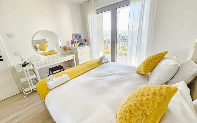 Central 2BR Flat w terrace&parking