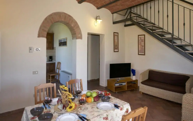 Lovely Farmhouse in Tuscany With Panoramic View