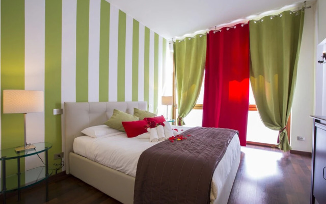 The Square Apartment