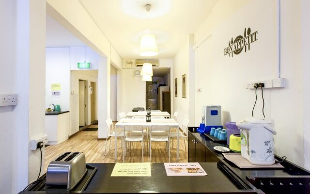 New Society Backpackers Hotel - Hostel