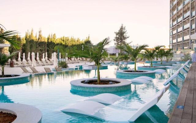 Asterias Beach Hotel