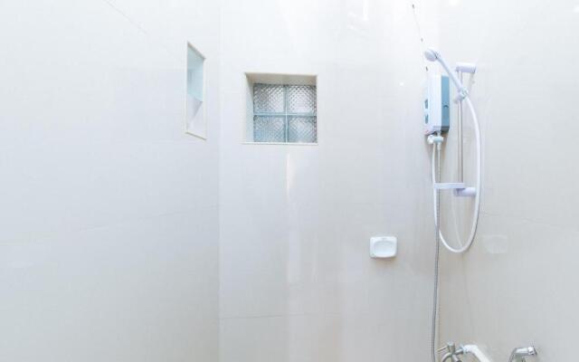 RedDoorz near Tambo Quirino Avenue - Vaccinated Staff