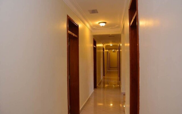 Mak-Queen Hotel