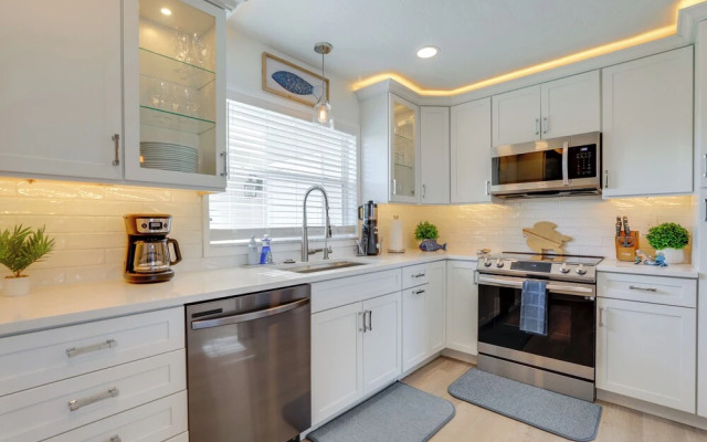 Stunning Palmetto Home w/ Boat Dock & Kayaks!