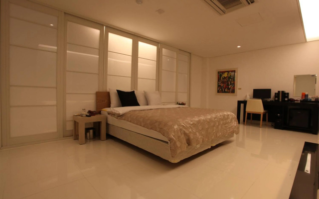 Yuwon Hotel