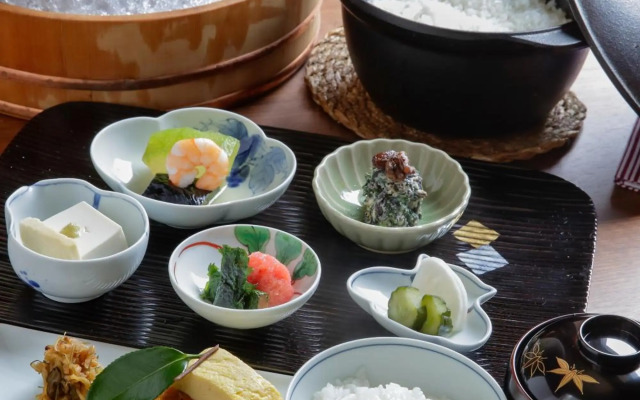 Kaminarimon Ryokan