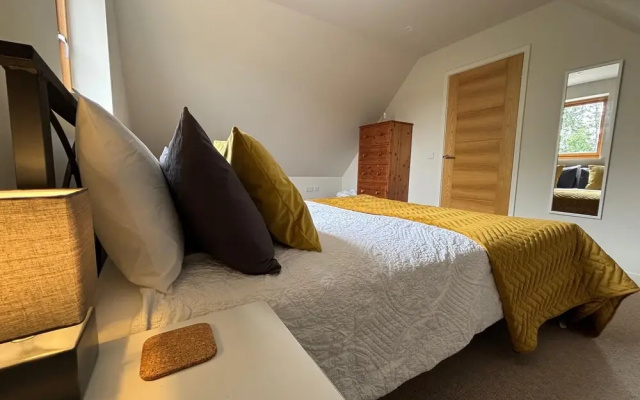 Tranquil Pond View Loft Retreat in Sudbury