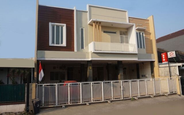 Oyo 1295 Linns Family Residence