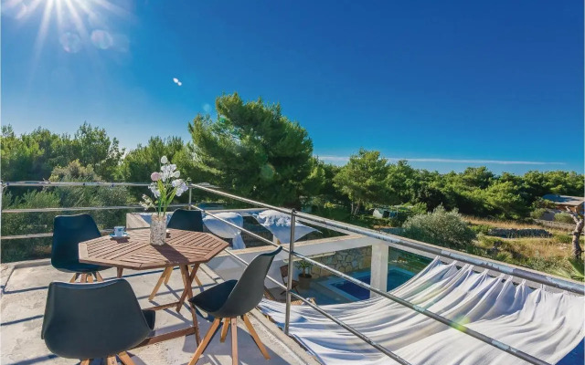 One-Bedroom Apartment in Vir
