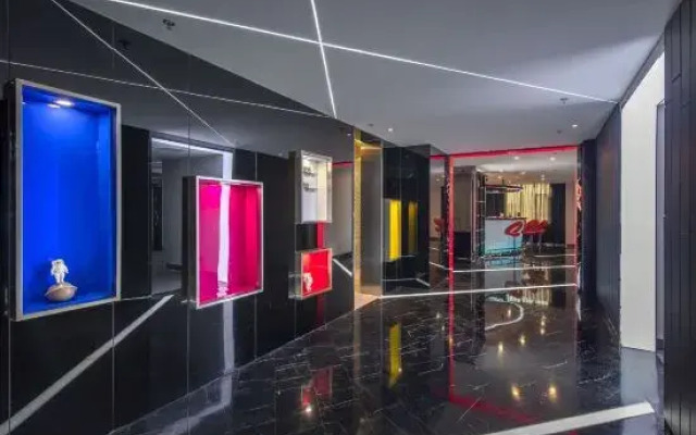 X Art Hotel