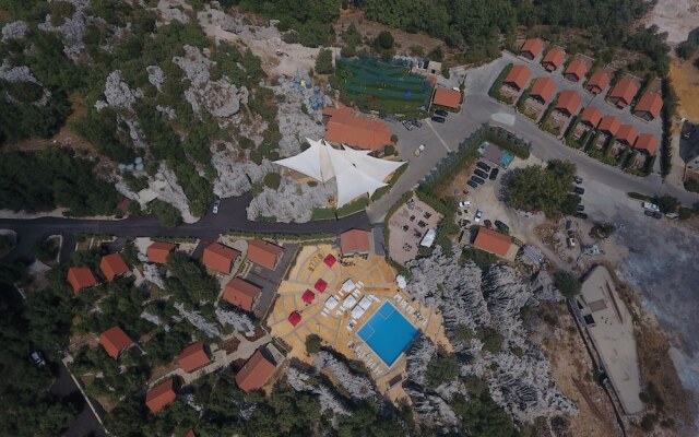 Wood Hills Hotel & Resort