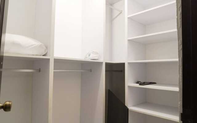 8-bdr Penthouse With A Private Rooftop & Jacuzzi