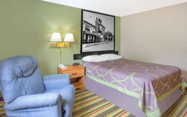 Super 8 by Wyndham Champaign