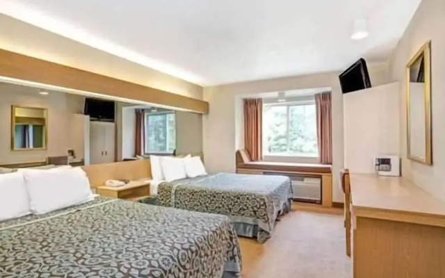 Sturbridge Plaza Hotel