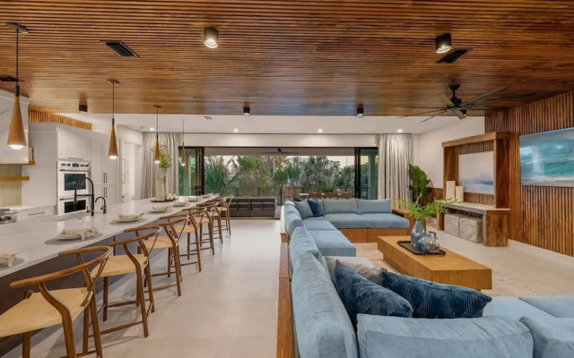 Deep Blue Sea in Sarasota