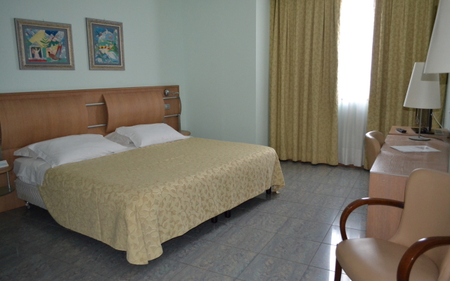 Marina Palace Hotel & Congress Hall