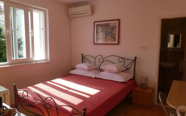 Apartments and rooms with parking space Tucepi, Makarska - 6901