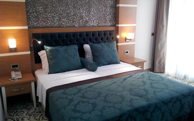 Malahit Exclusive City Hotel