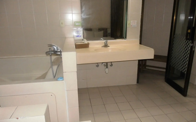 Modern Plaza Hotel