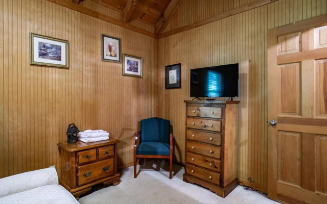 The Hartland - Hot Tub, Jacuzzi, Fireplace