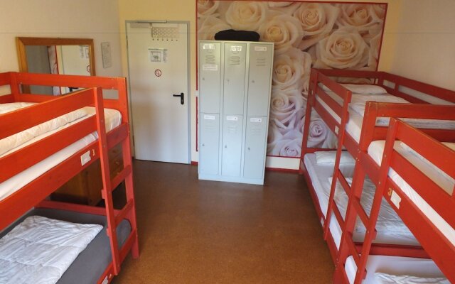 Max Hostel