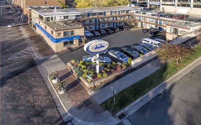 Voyageur Lakewalk Inn