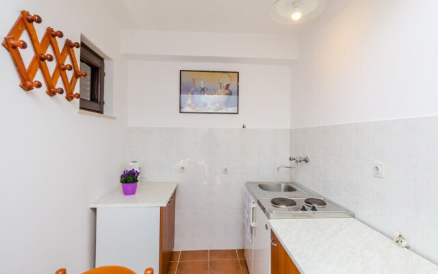 Apartments & Rooms Mihajica