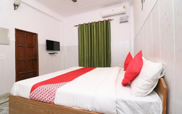 OYO 14185 Laxmi Yellow Guest House