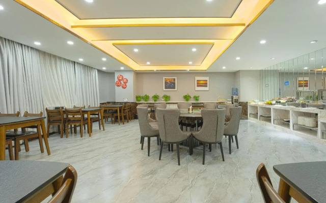 Super 8 Select Hotel (Urumqi Yangtze South Railway Station)