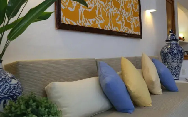 Villas Carey Condo