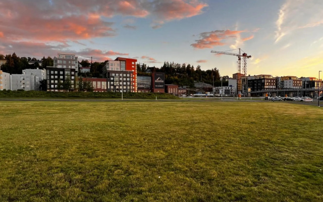 Uusi upea asunto järvinäköalalla ja autohallilla