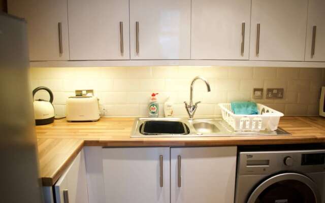 Homely 1 Bedroom Edinburgh Apartment Near Canal