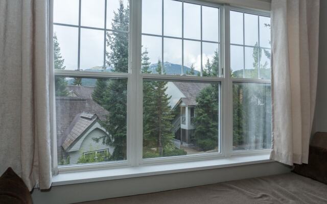 Bright & Spacious 2 Bedroom Situated in Blueberry Hills