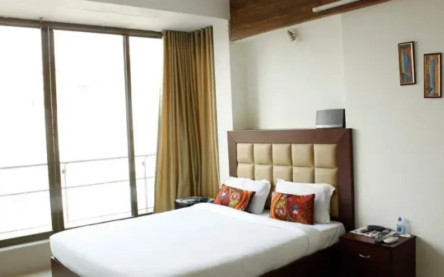 Laurent & Benon Luxury Service Apartment - Khar (West)