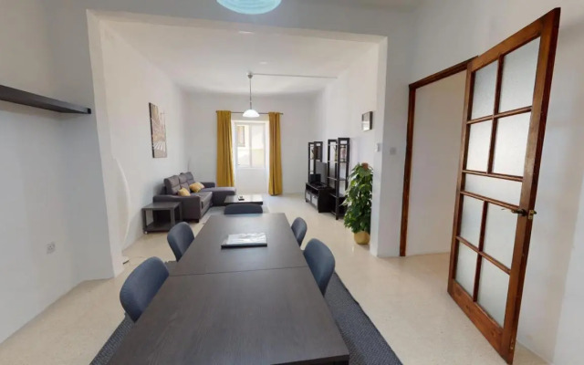 St Julians - Balluta Bay large 3 bedroom apartment