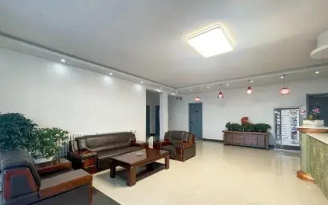 Hailar Dongsheng Luxury Hotel (Hailar Airport Branch)