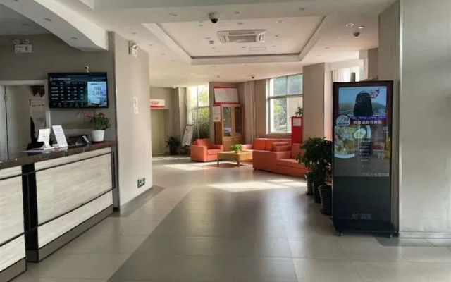 Home Inn Selected (Shanghai Huinan Metro Station)