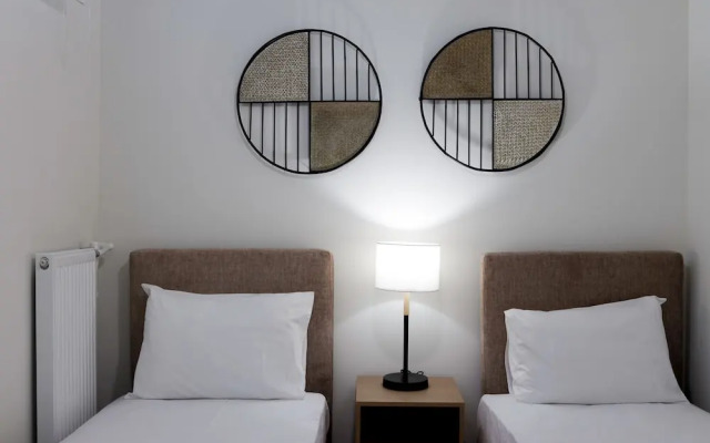 Modern 2-bedroom Apartment in Downtown Glyfada
