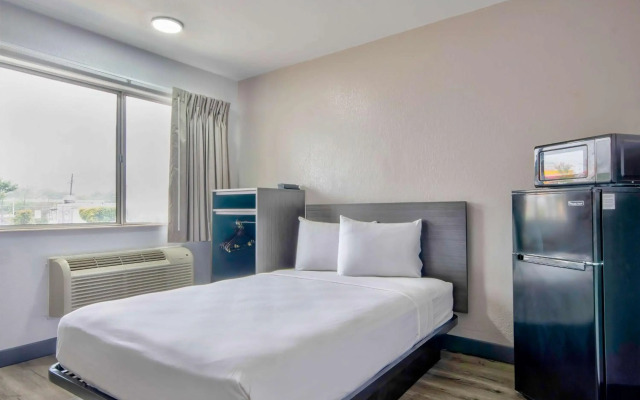 Motel 6 Austin, TX - North